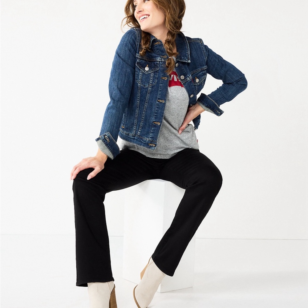 Levi’s woman’s M jean jacket. Perfect condition. Never worn! - Picture 9 of 9
